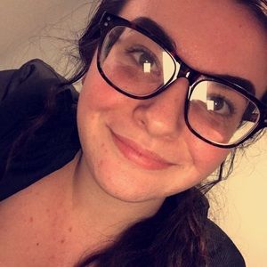 Meet your Posher, Chloe